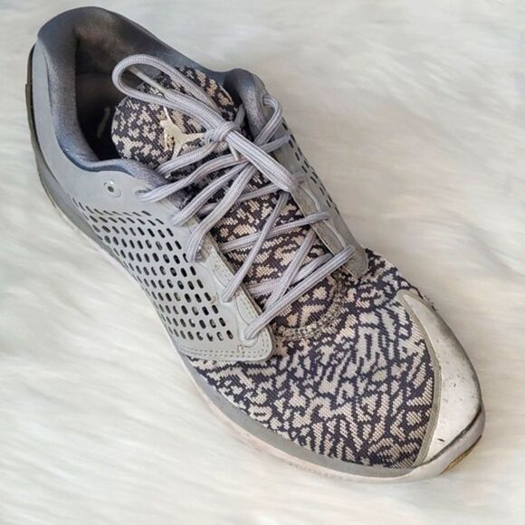 Jordan's Mens Trainer RIGHT SHOE ONLY Gray Wolf Color Mens 11.5 Amputee - Picture 3 of 16